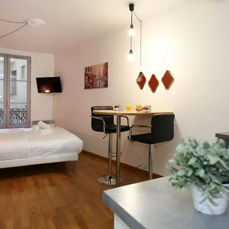 101 - Confortable Avec Kitchenette 5 * Paris